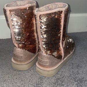 8 UGG boots Gold Sequin BLING S/N 1103971 women’s Great Condition!